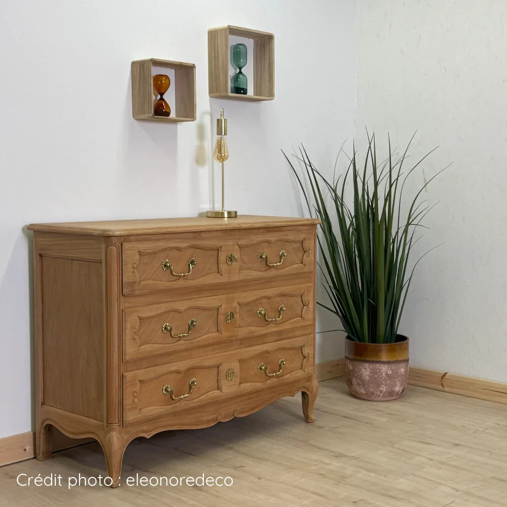 Après - Commode ancienne en bois verni totalement décapée