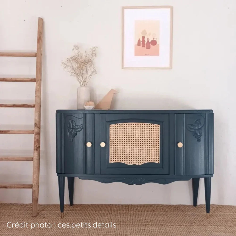 Buffet Art déco en bois verni revisité : peinture couleur Réglisse et cannage