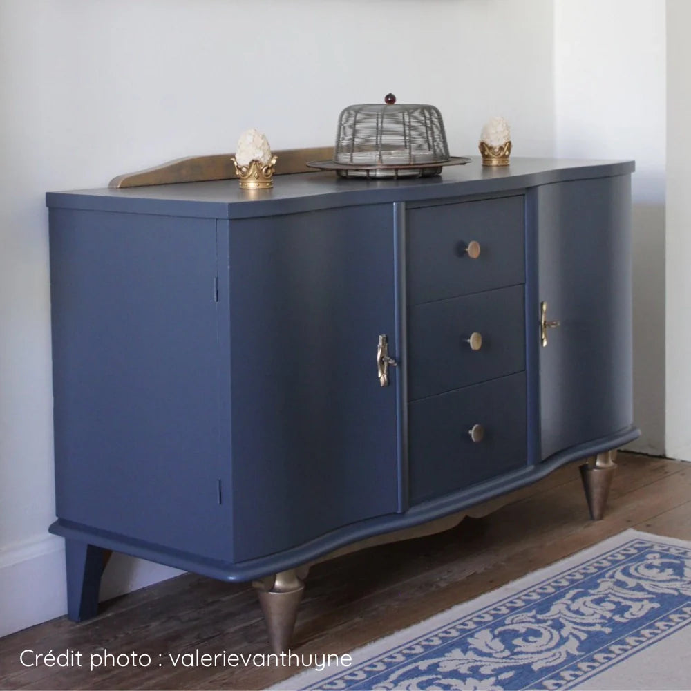 Buffet vintage des années 1950 relooké avec peinture meuble Bleu nuit