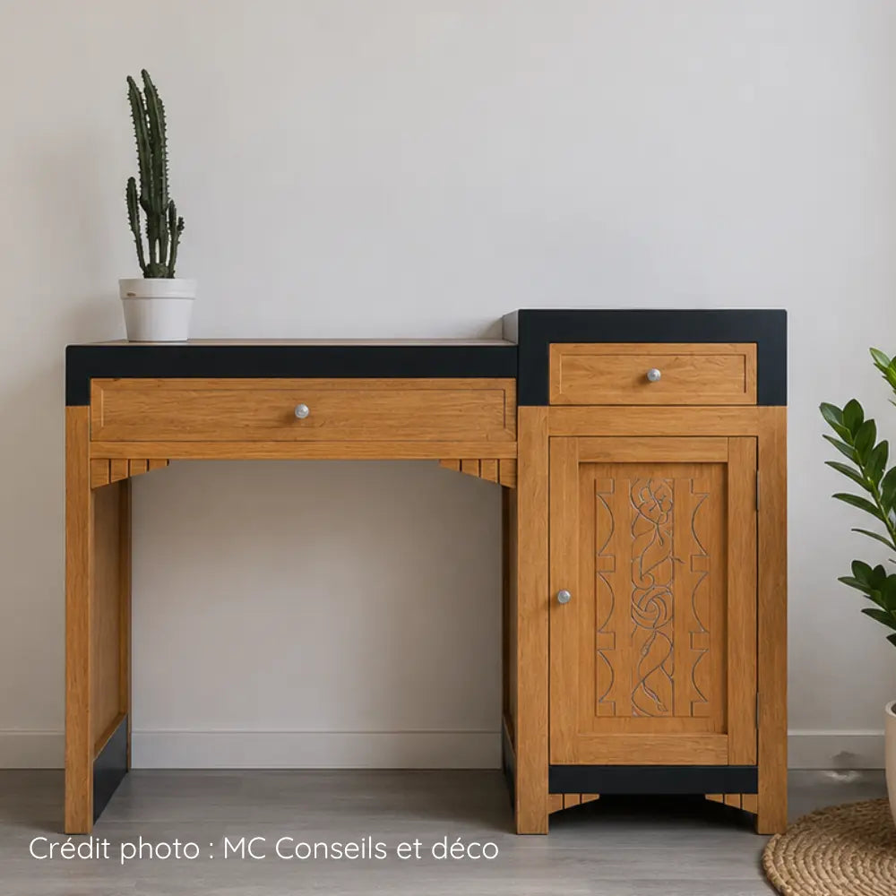 Bureau Art déco relooké en bois naturel et peinture noir