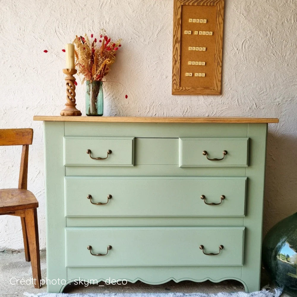 Commode ancienne en placage chêne nettoyée et peinte couleur Jade - Plateau Bois naturel