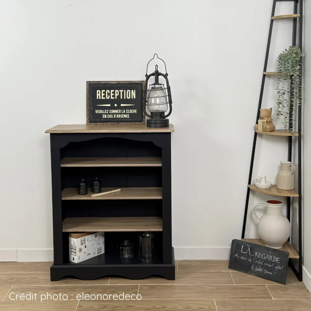 Meuble étagère Bibus en bois verni nettoyé puis relooké avec peinture couleur Noir et Effet bois