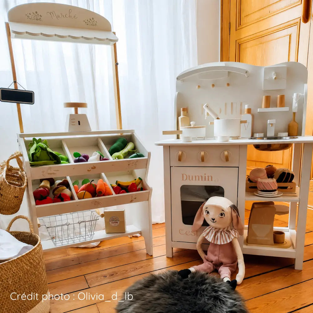 meubles de dinette pour enfant marchande et cuisinière peinte en blanc et beige désert avec le speintures Eléonore Déco