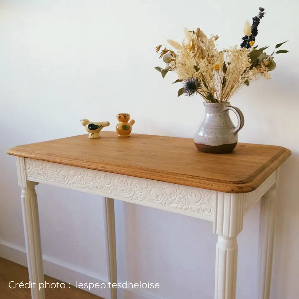 Petite table Art déco relookée bois naturel et peinture couleur Meringue Eléonore Déco