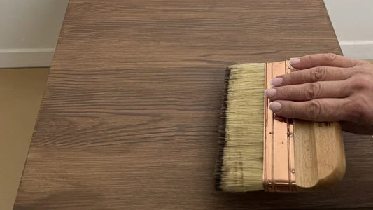 Créer un effet bois noyer avec la peinture meuble Sensation Bois