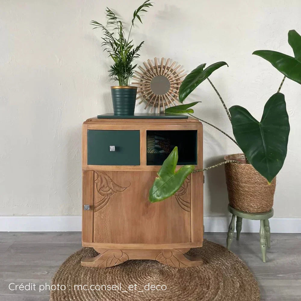 Table de chevet Art déco relookée : peinture et bois naturel