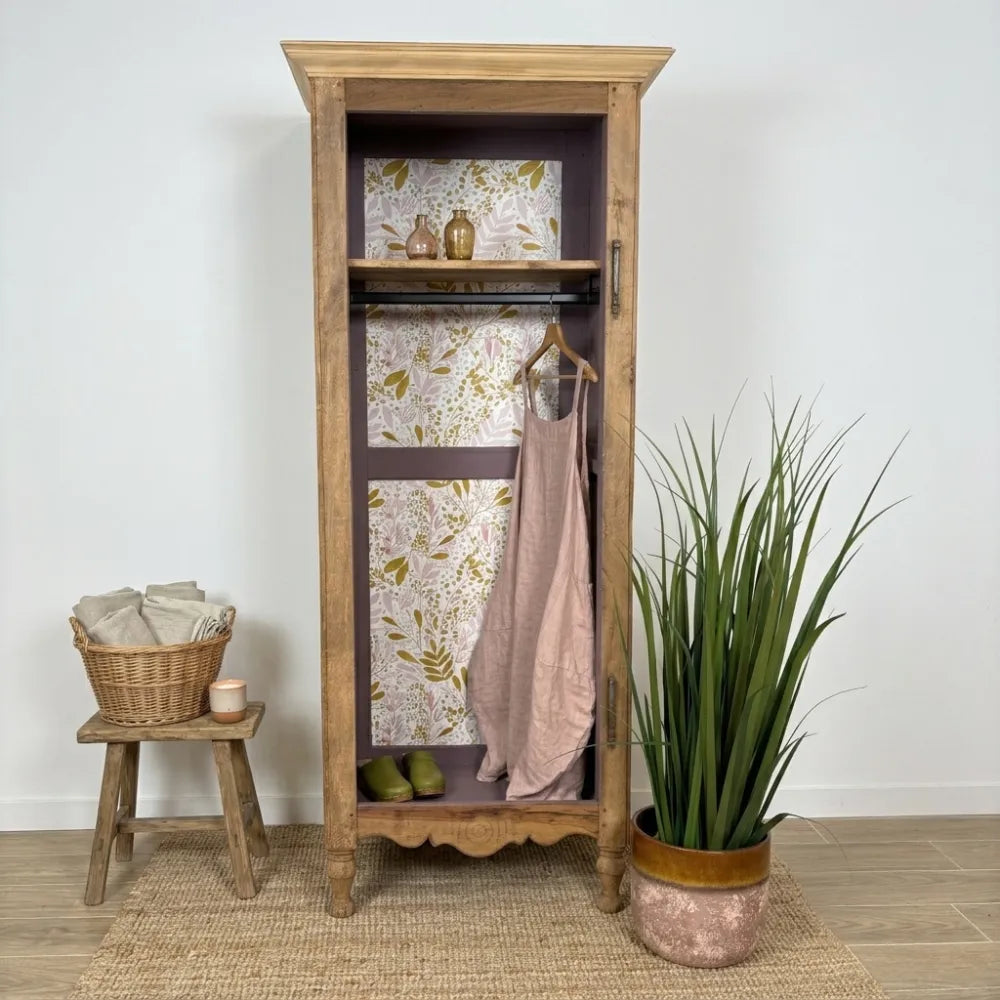 Armoire ancienne en bois relookée en teinte Figue