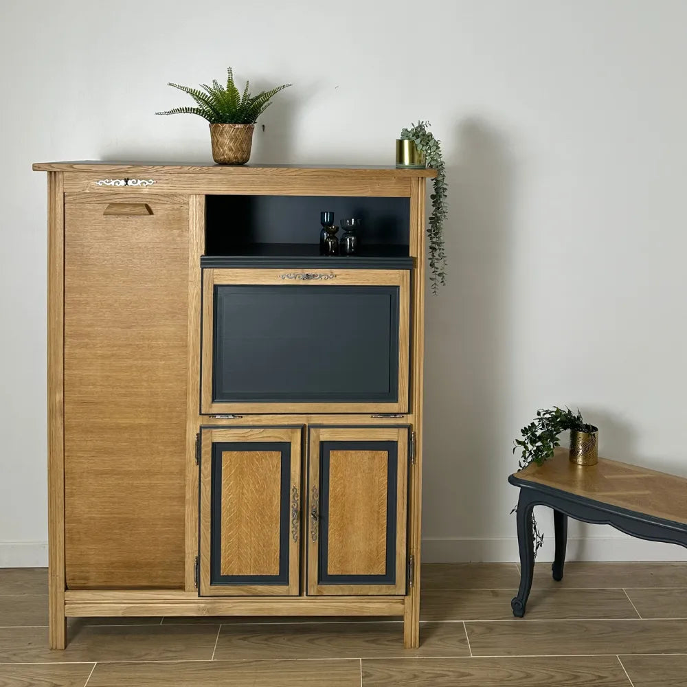 Armoire secrétaire en bois brut et peinture carbone