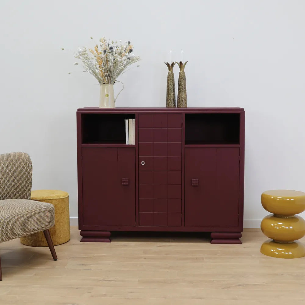 Buffet en bois ciré relooké en teinte Goutte de Merlot