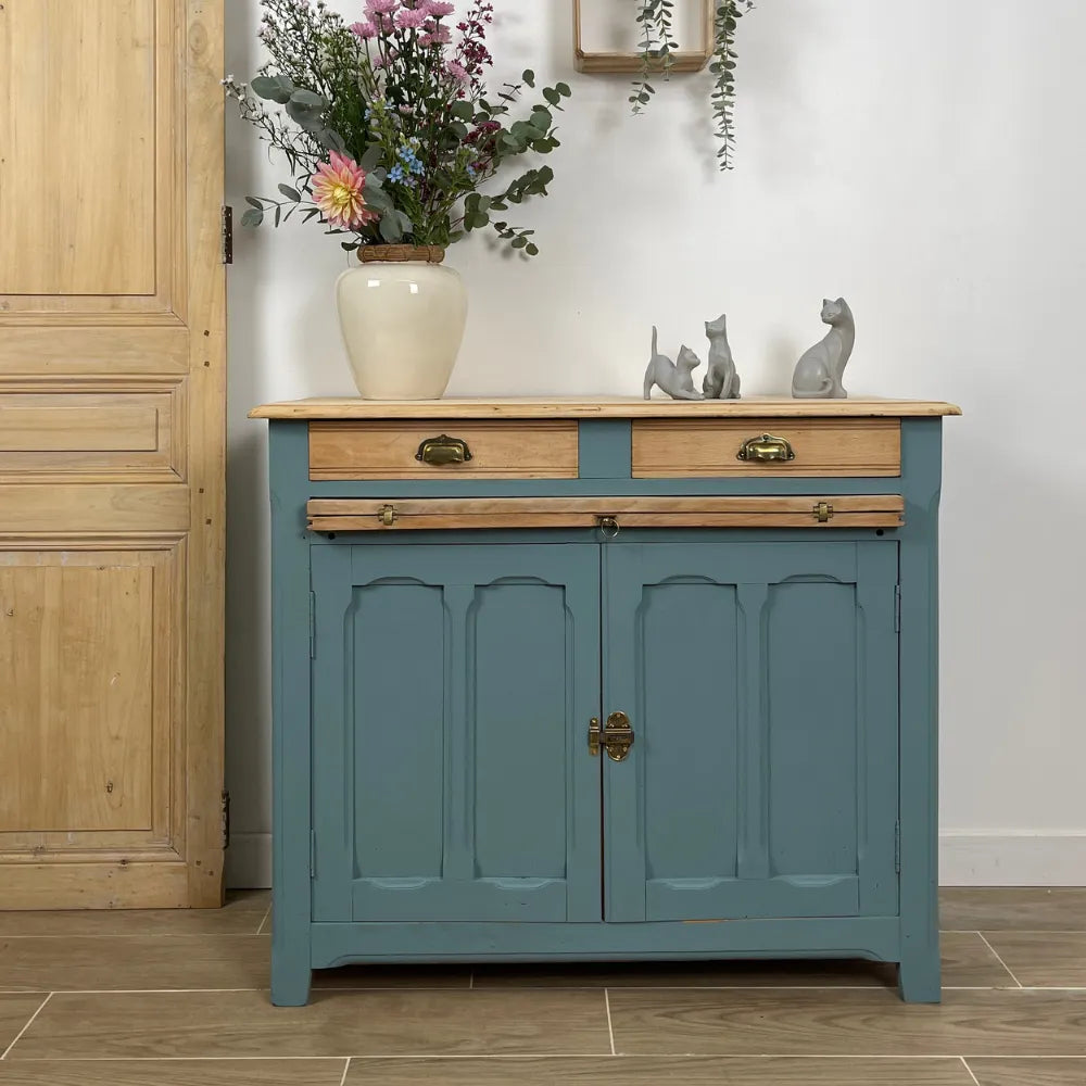 Buffet ancien en bois repeint avec la teinte Impérial