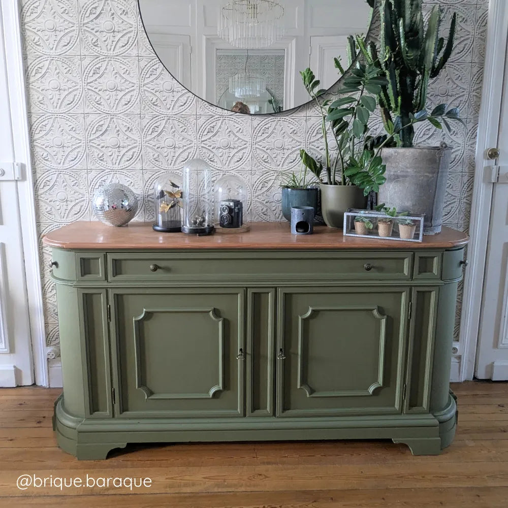 Buffet classique en bois relooké avec la peinture Kaki