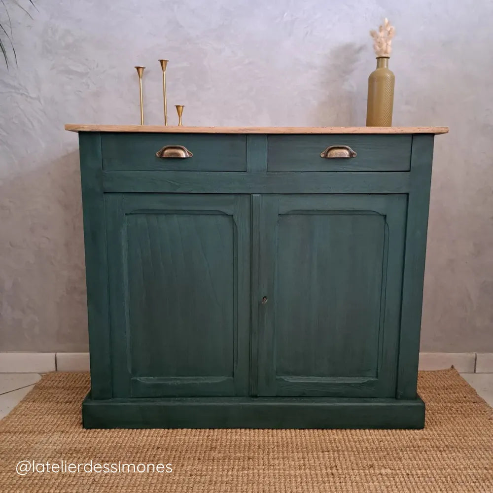Buffet en bois relooké avec la peinture Vertigo et plateau brut
