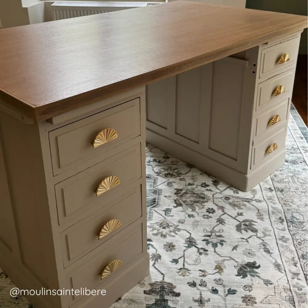 Bureau en bois relooké avec la peinture Lin et plateau laissé brut