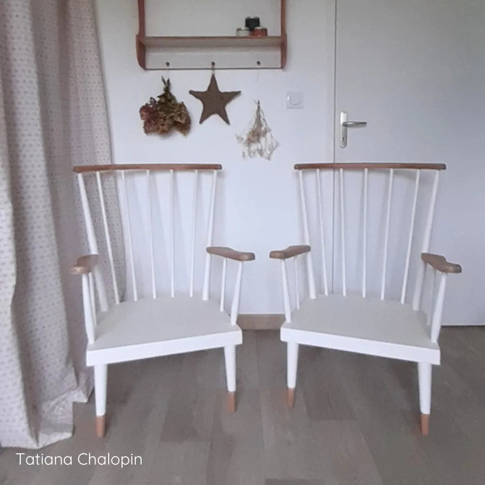 Chaise en bois de famille repeinte en teinte Meringue