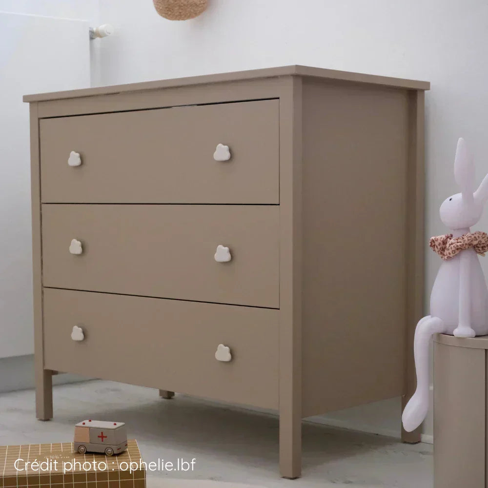 Commode Ikea en mélaminé peinte avec la Peinture Meuble sans décapage couleur marron Chamois