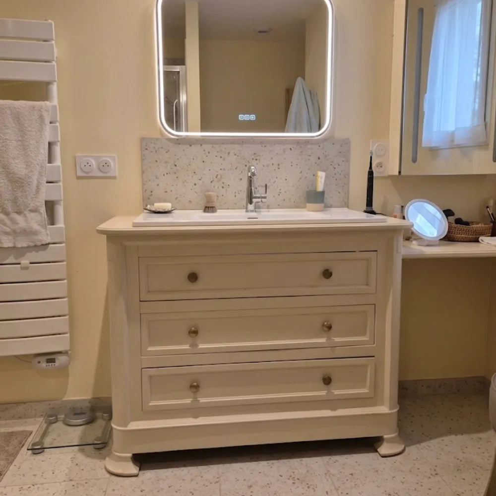 Commode de salle de bain relookée avec la teinte Pierre
