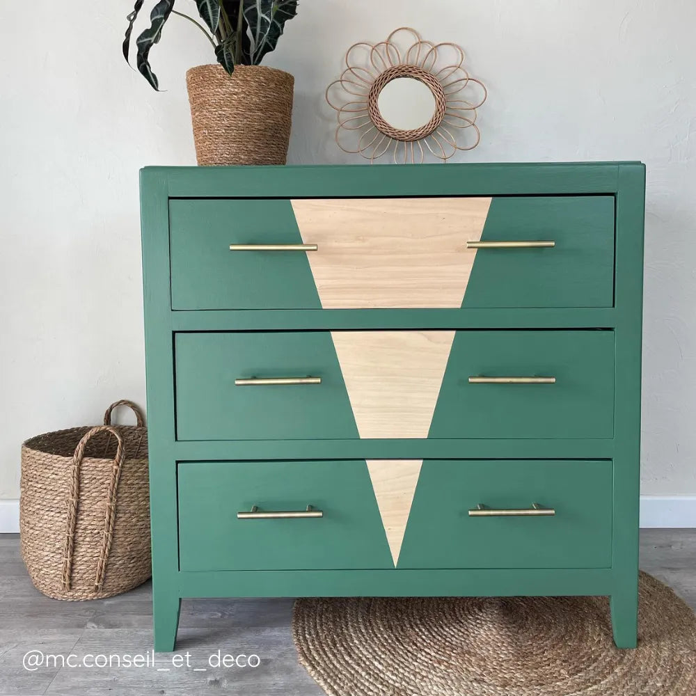 Commode en teinte Vertigo avec motifs géométriques en bois