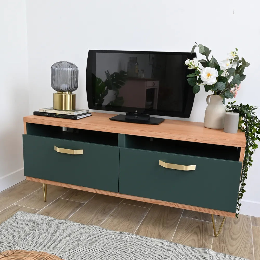 Meuble TV en bois repeint avec la couleur Sequoia