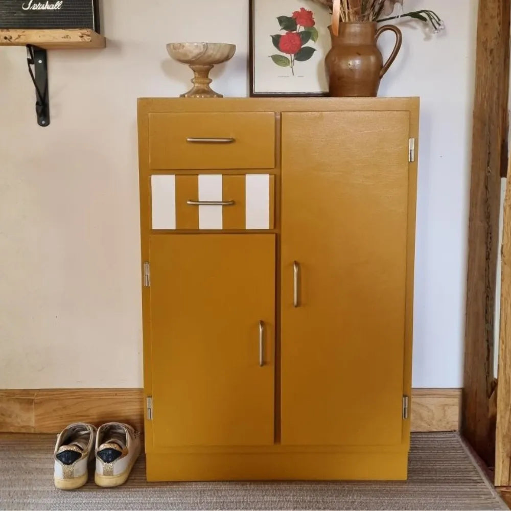 Meuble de rangement en bois repeint en teinte Marrakech