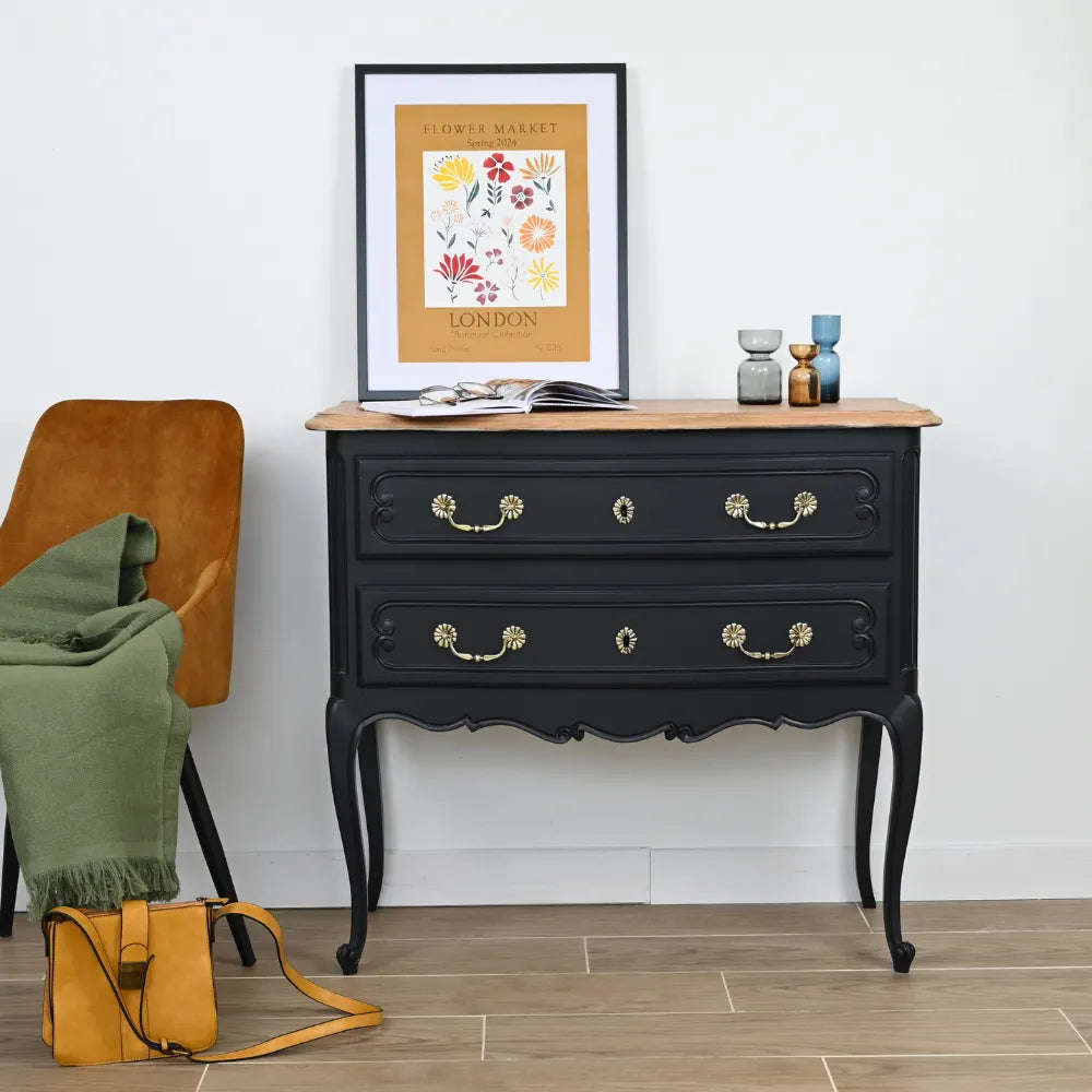 Commode sauteuse de style classique repeinte en Noir élégant