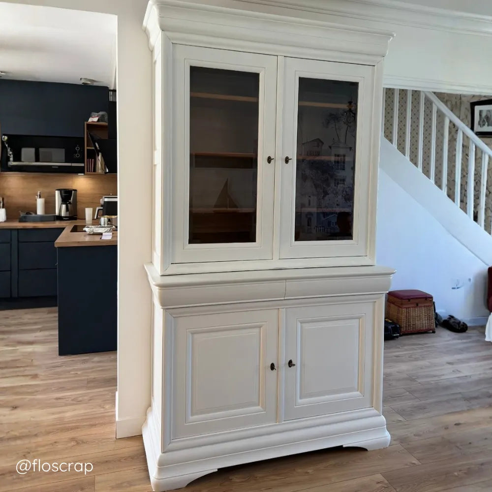 Vaisselier de style Louis Philippe en bois repeint en Blanc