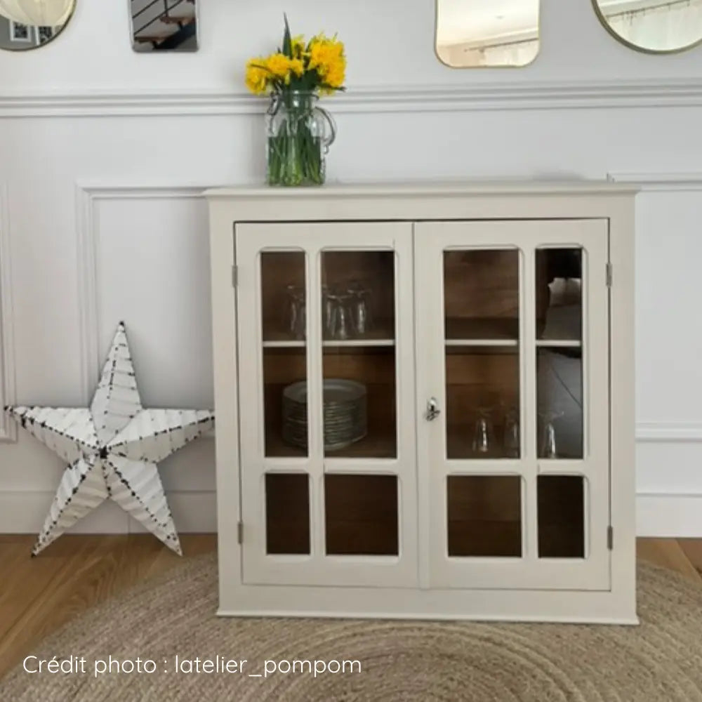 Vitrine, buffet en bois repeinte couleur soie sauvage après rénovation meuble déco