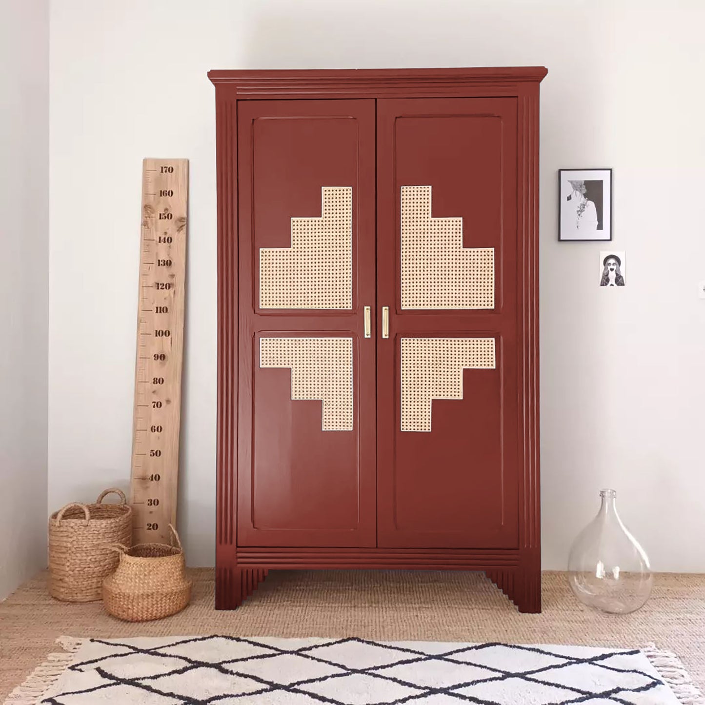 Armoire relookée en peinture meuble en bois Eléonore Déco, couleur Antik-Rouge. Convient pour peinture de meuble Ikea, meuble en bois, meuble ancien