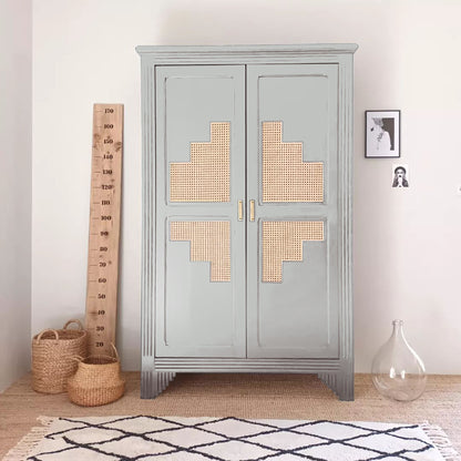 Armoire relookée en peinture meuble en bois Eléonore Déco, couleur gris, Calcaire. Convient pour peinture de meuble Ikea, meuble en bois, meuble ancien