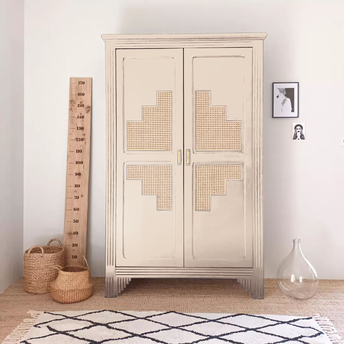 Armoire relookée en peinture meuble en bois Eléonore Déco, couleur Beigen, Beige Rosé. Convient pour peinture de meuble Ikea, meuble en bois, meuble ancien