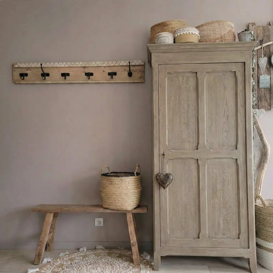 Armoire ancienne en bois brut teintée avec la teinte Bois Flotté Eléonore Déco