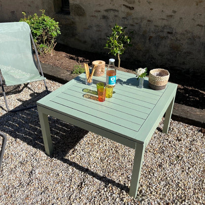 Table basse de jardin en teck peinte avec la peinture extérieure pour le bois Eléonore Déco