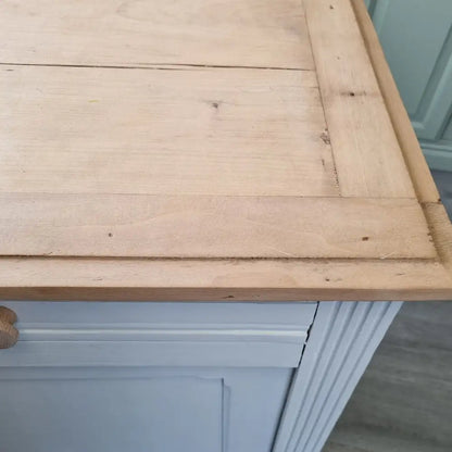 Vernis mat incolore ultra transparent sur un meuble