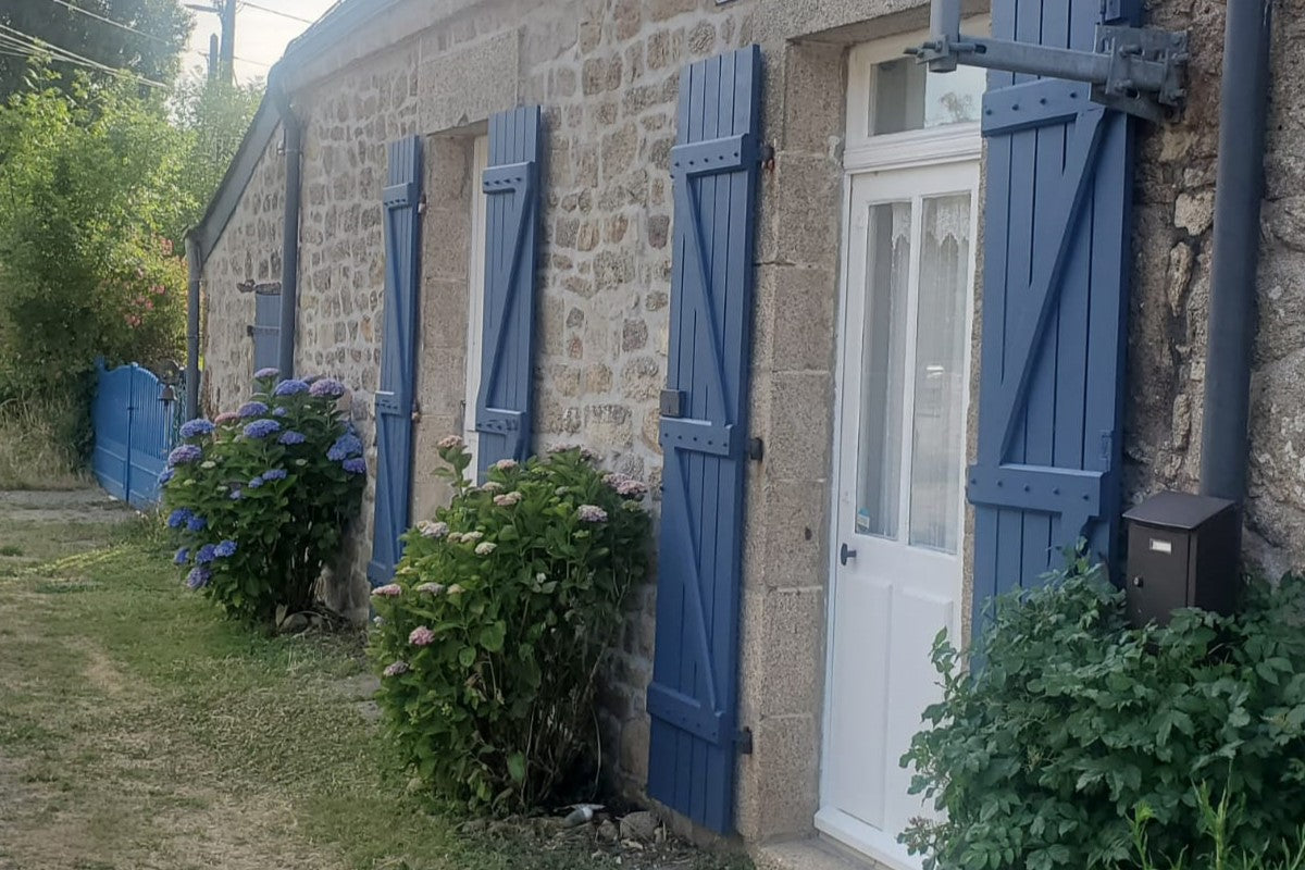 Volets peints avec peinture extérieure bois couleur bleu Boston