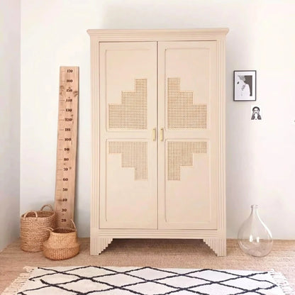 Armoire relookée en couleur Beige rosé – peinture Eléonore Déco.