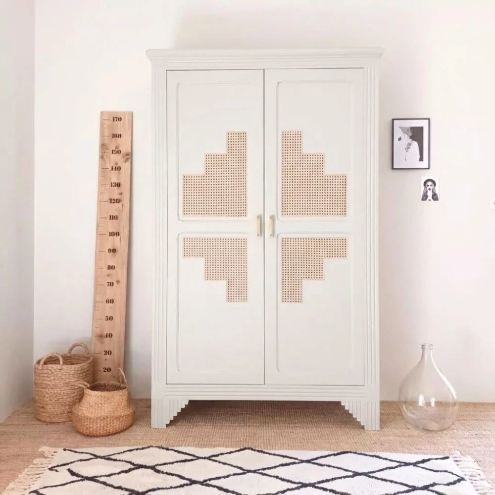 Armoire relookée en couleur Craie – peinture Eléonore Déco.