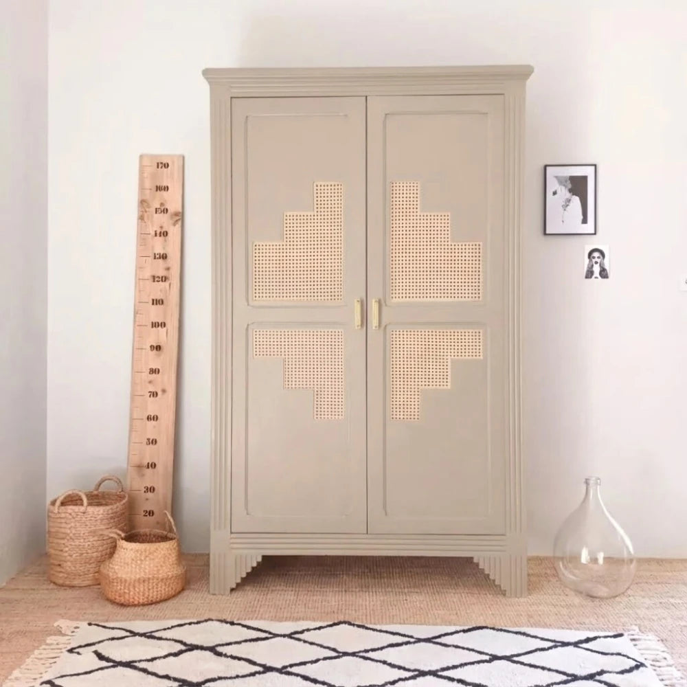 Armoire relookée en couleur Désert – peinture Eléonore Déco.