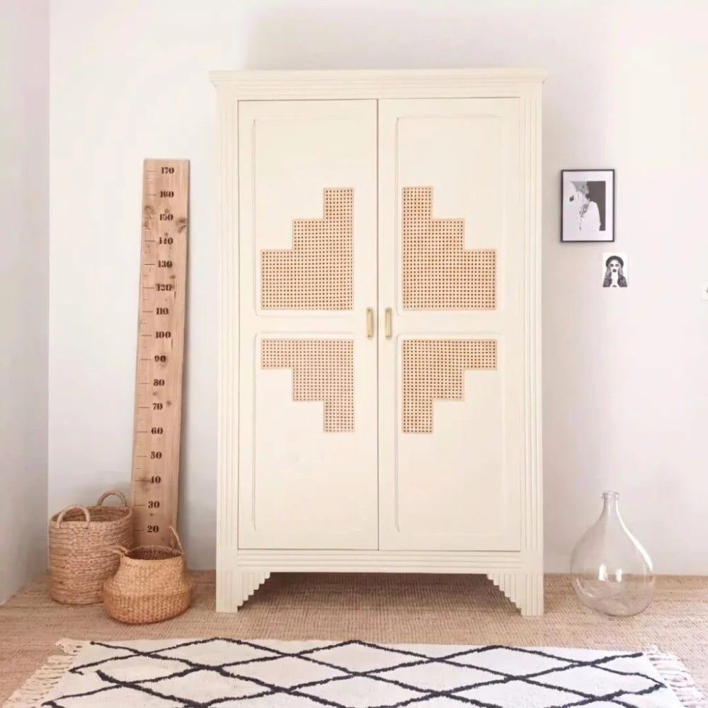 Armoire relookée en couleur Écume – peinture Eléonore Déco.