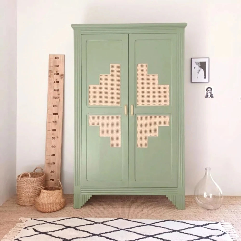 Armoire relookée en couleur Fenouil – peinture Eléonore Déco.