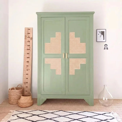 Armoire relookée en couleur Fenouil – peinture Eléonore Déco.