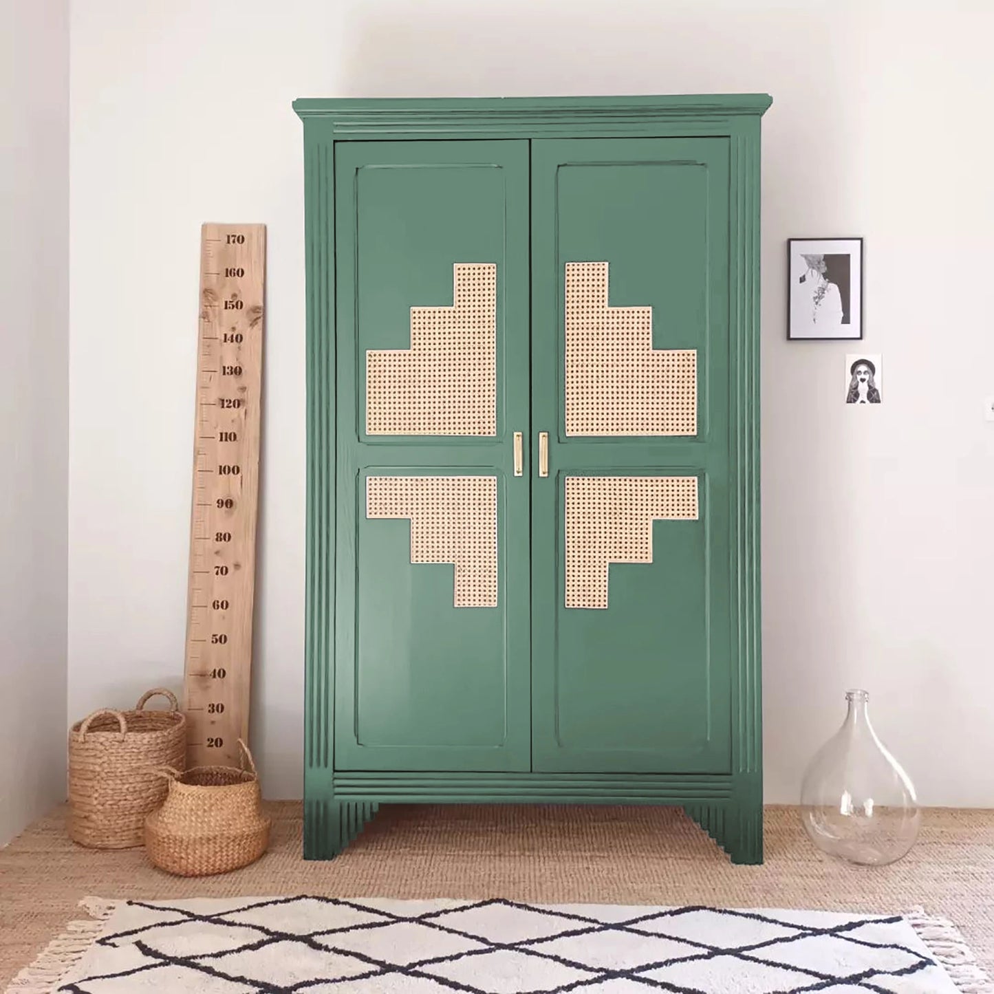 Armoire relookée en couleur Fougere – peinture Eléonore Déco.