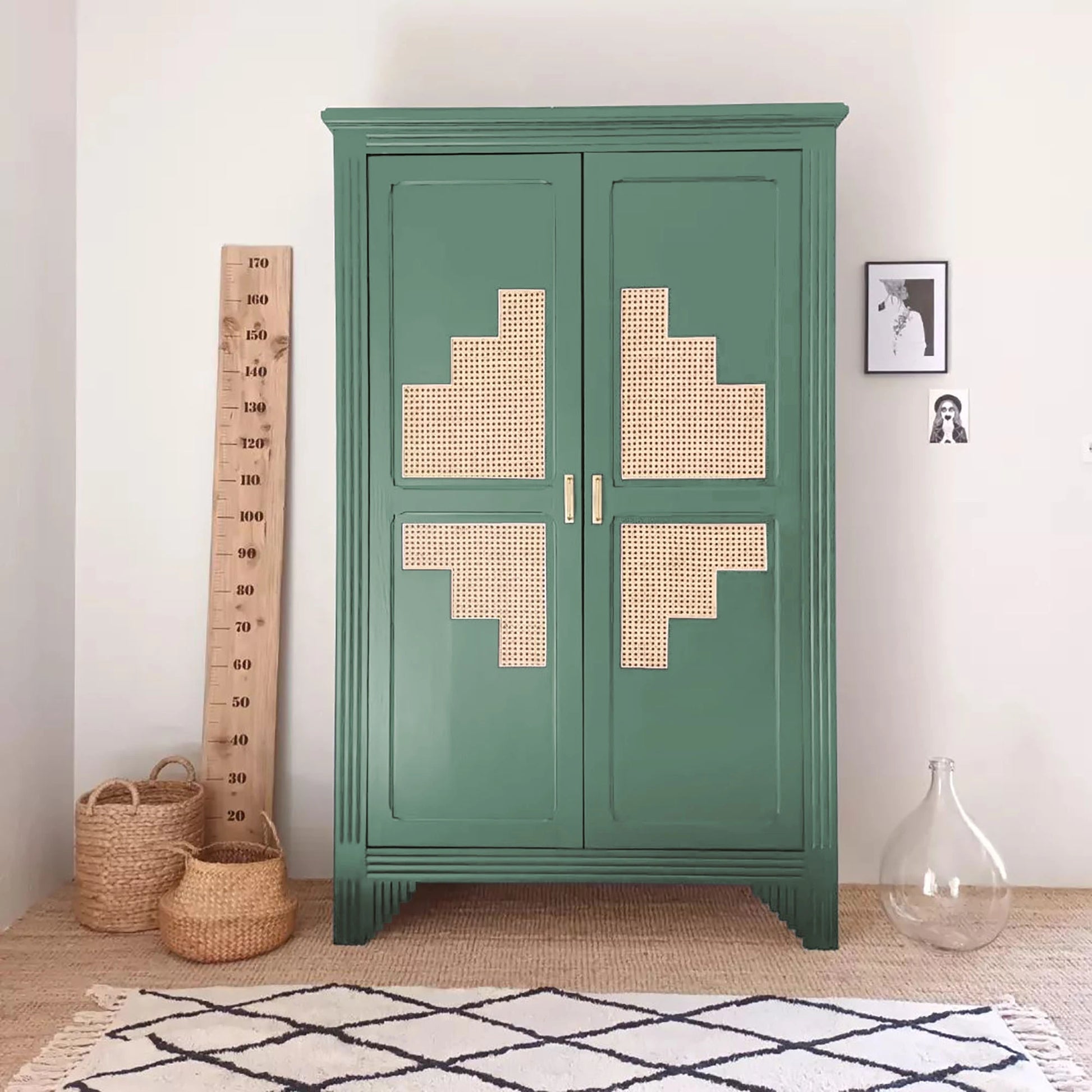 Armoire relookée en couleur Fougere – peinture Eléonore Déco.