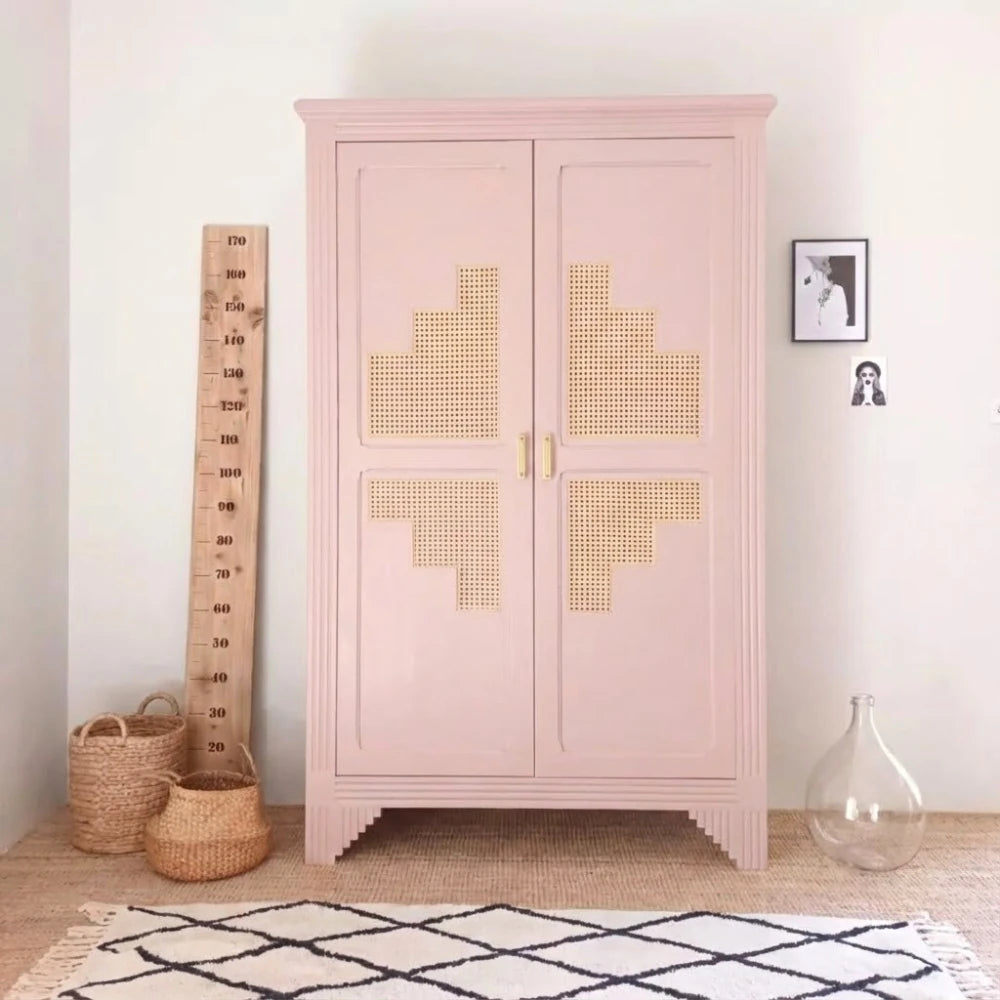 Armoire relookée en couleur Guimauve – peinture Eléonore Déco.