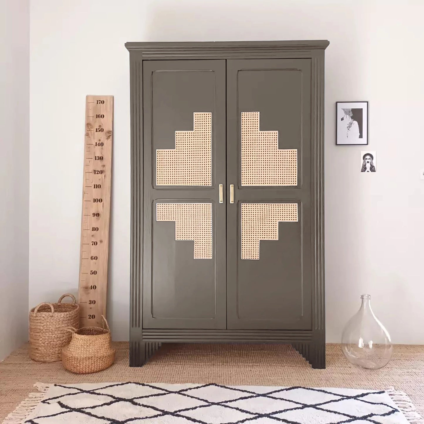 Armoire relookée en couleur Havane – peinture Eléonore Déco.