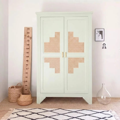 Armoire relookée en couleur Lait d'amande – peinture Eléonore Déco.