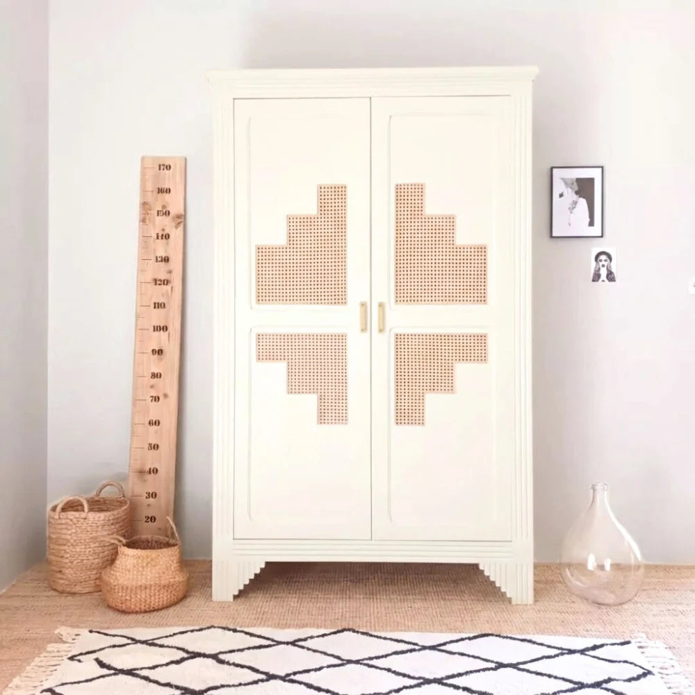 Armoire relookée en couleur Meringue – peinture Eléonore Déco.