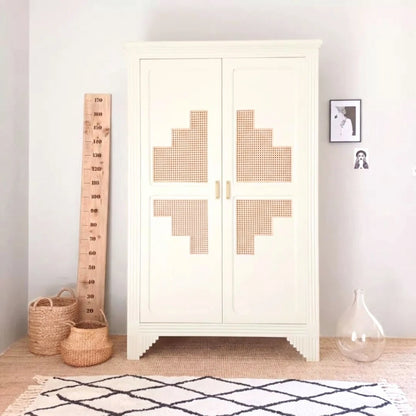 Armoire relookée en couleur Meringue – peinture Eléonore Déco.