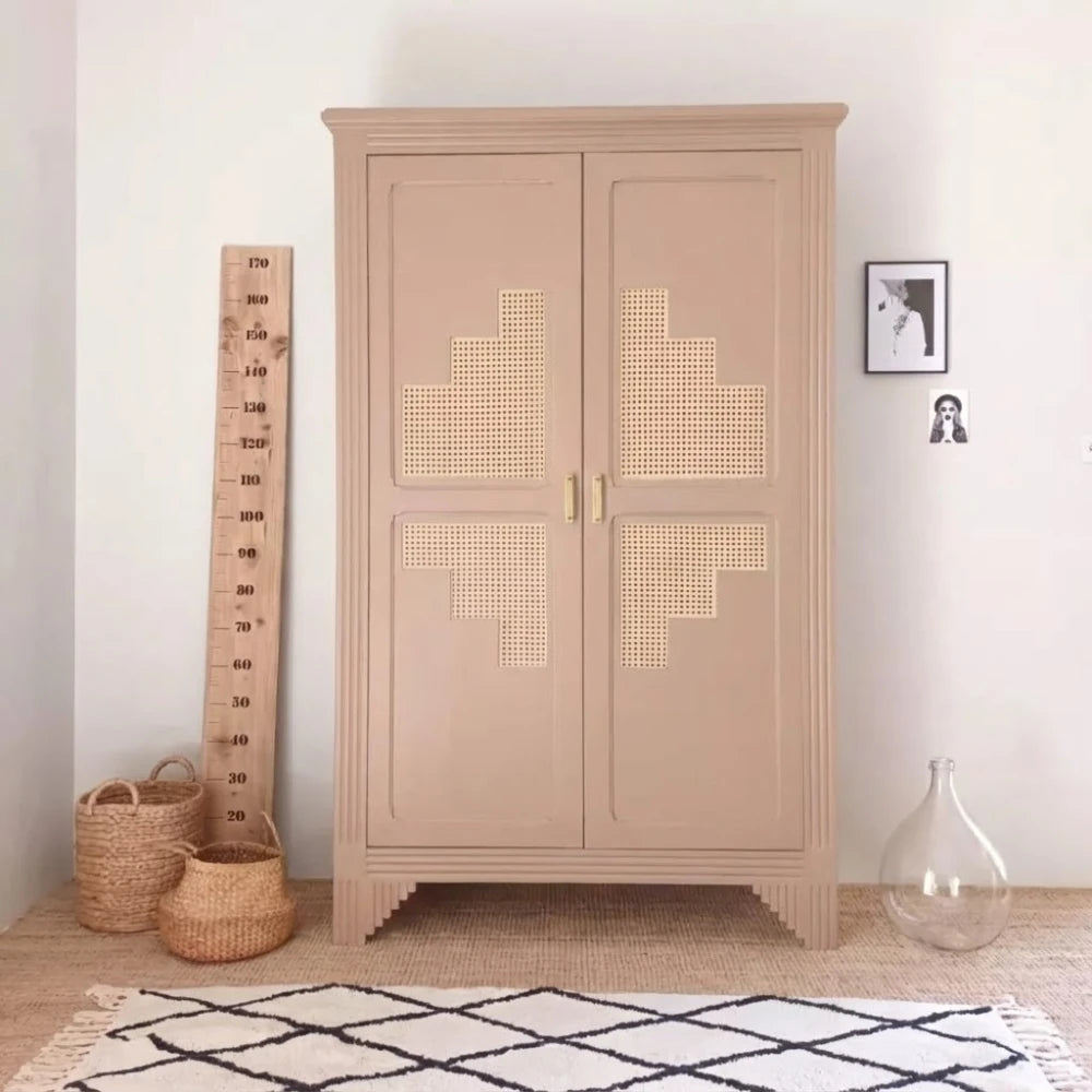 Armoire relookée en couleur Nude– peinture Eléonore Déco.