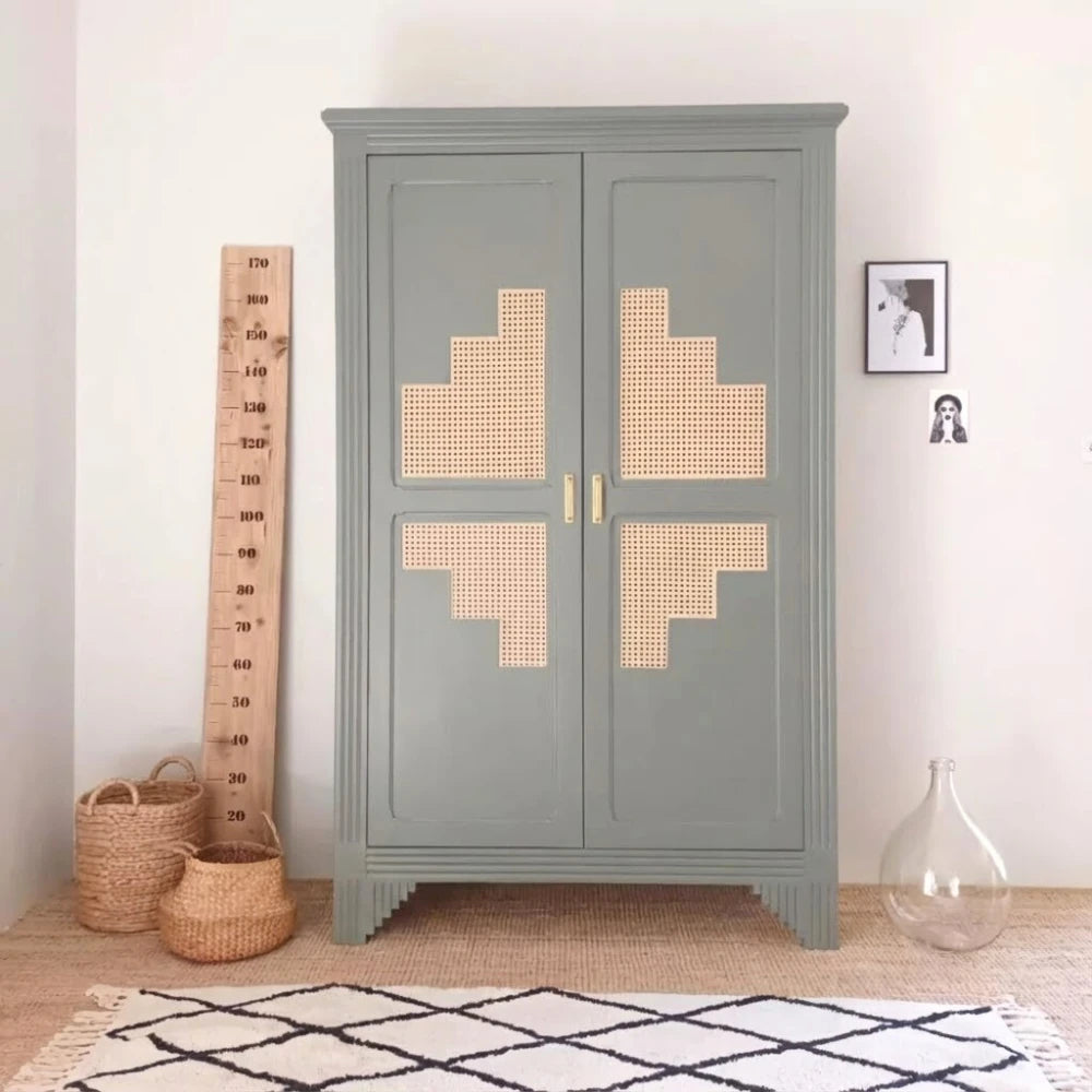 Armoire relookée en couleur Orage – peinture Eléonore Déco.