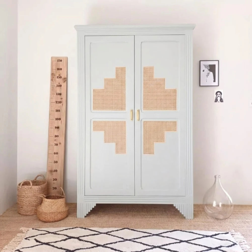 Armoire relookée en couleur Perle – peinture Eléonore Déco.