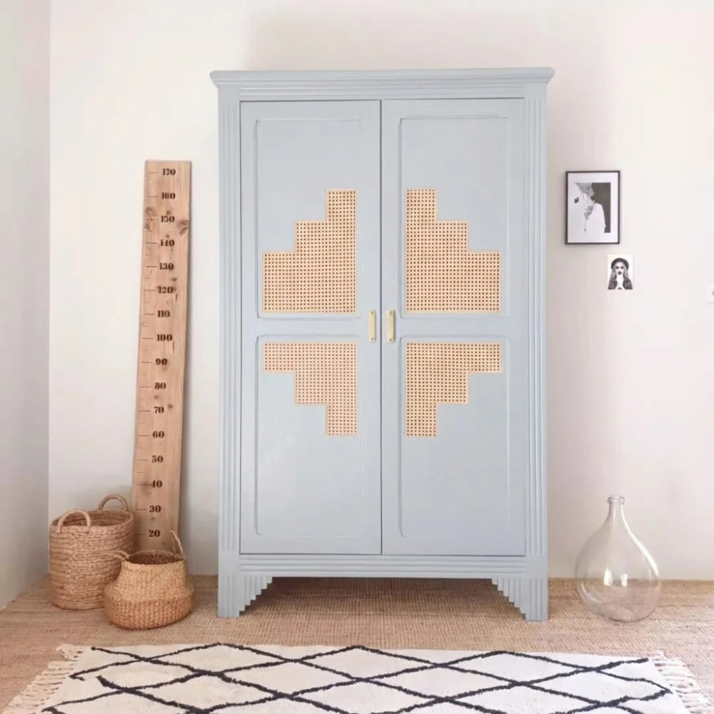 Armoire relookée en couleur Tourterelle – peinture Eléonore Déco.